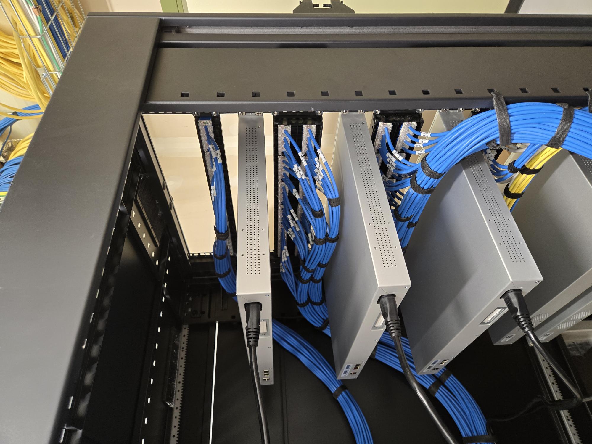 Structured cabling patch panel and network rack